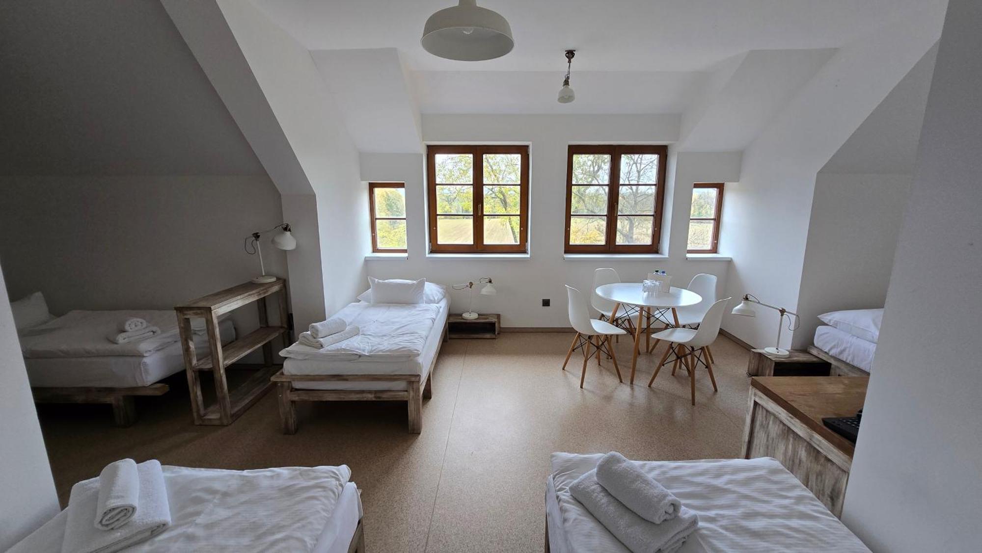 Dvůr Perlová voda Budyne nad Ohri Esterno foto