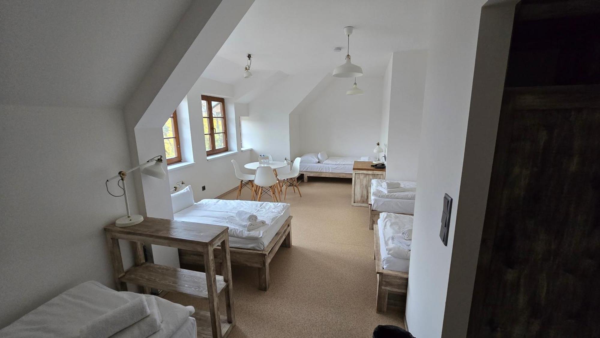 Dvůr Perlová voda Budyne nad Ohri Esterno foto