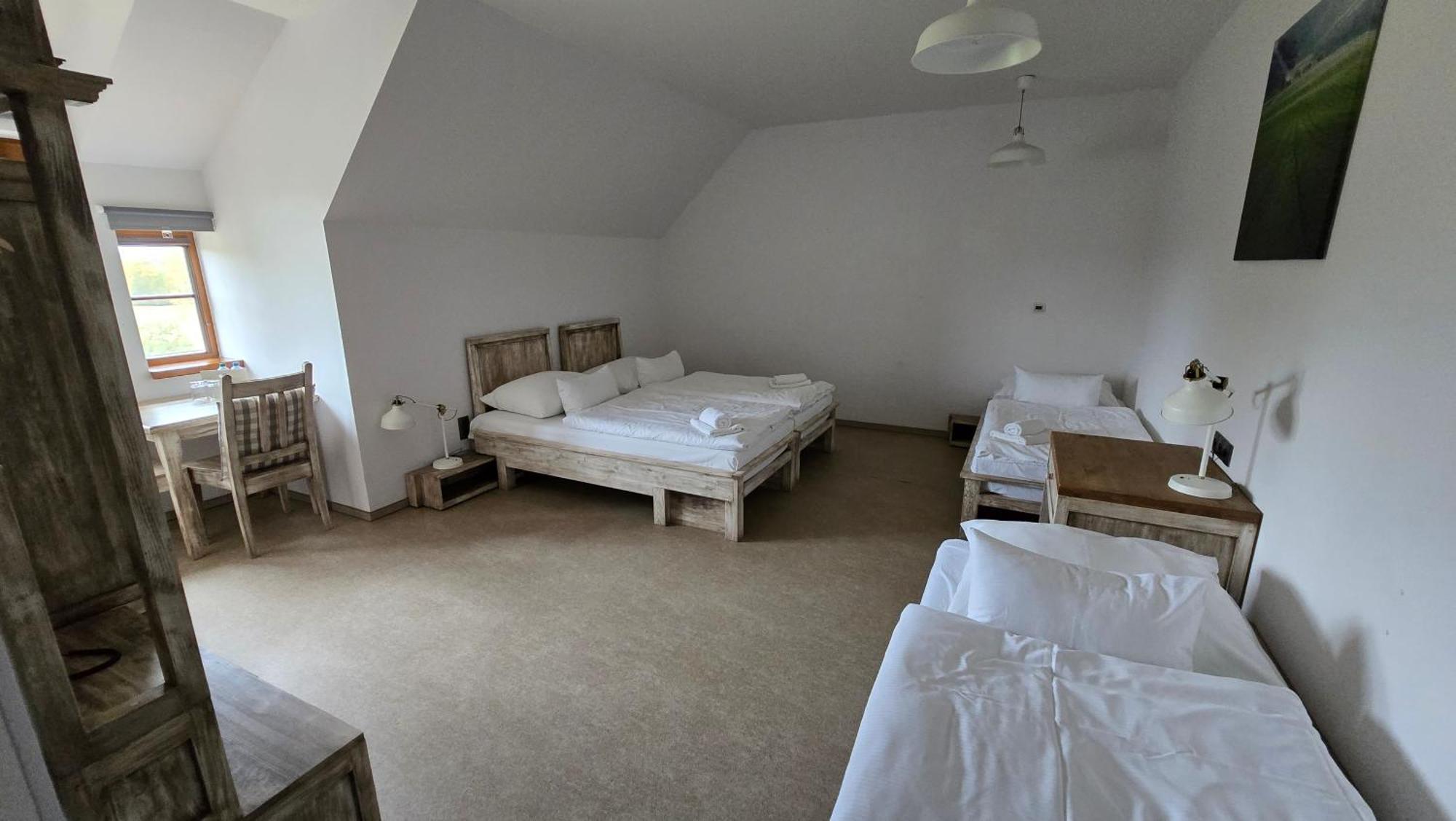 Dvůr Perlová voda Budyne nad Ohri Esterno foto