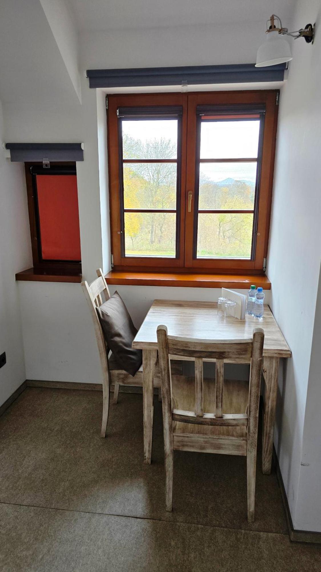 Dvůr Perlová voda Budyne nad Ohri Esterno foto