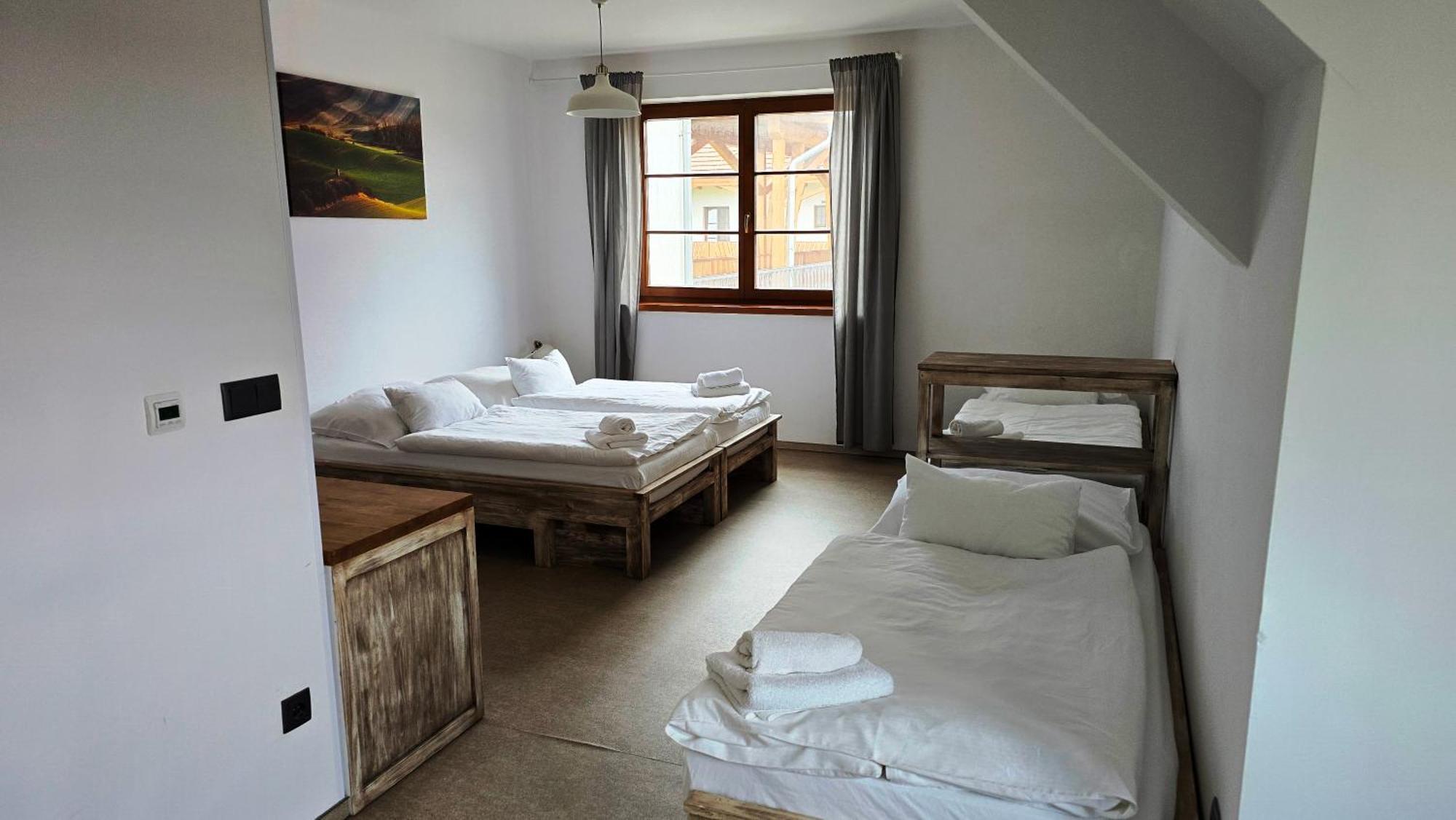 Dvůr Perlová voda Budyne nad Ohri Esterno foto