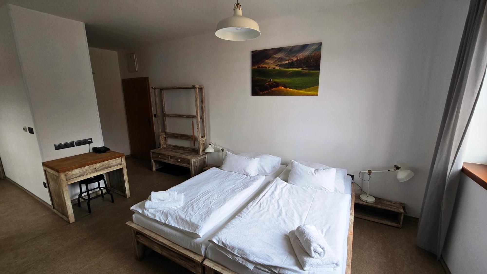 Dvůr Perlová voda Budyne nad Ohri Esterno foto