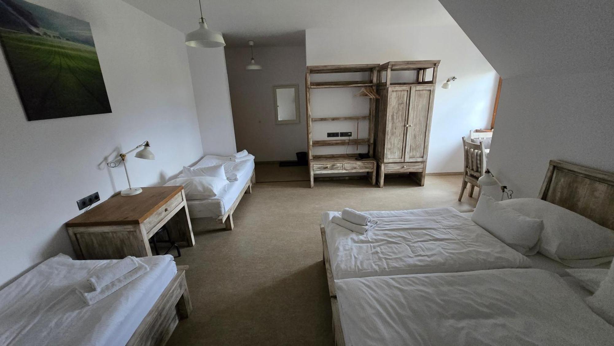 Dvůr Perlová voda Budyne nad Ohri Esterno foto