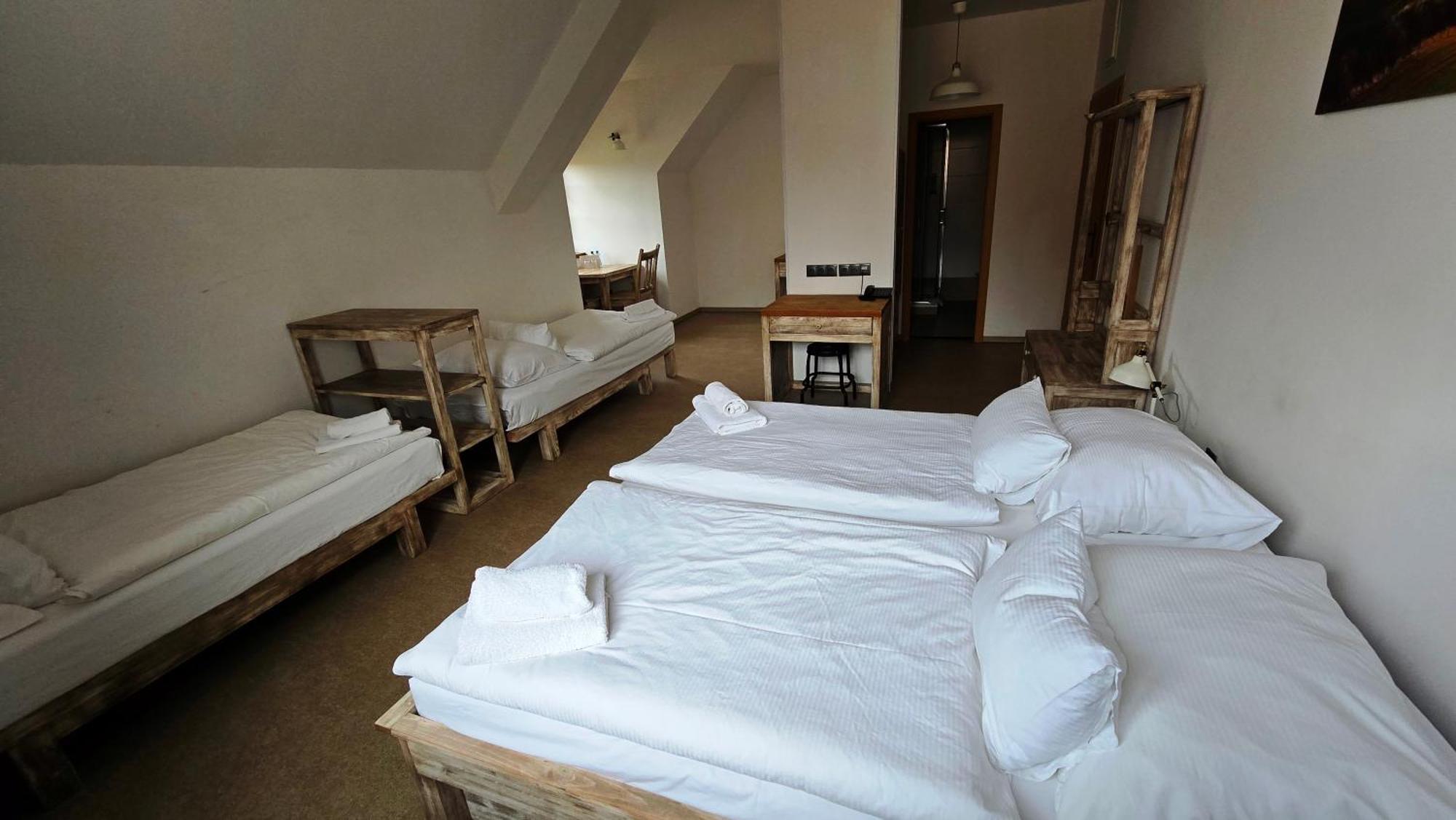 Dvůr Perlová voda Budyne nad Ohri Esterno foto
