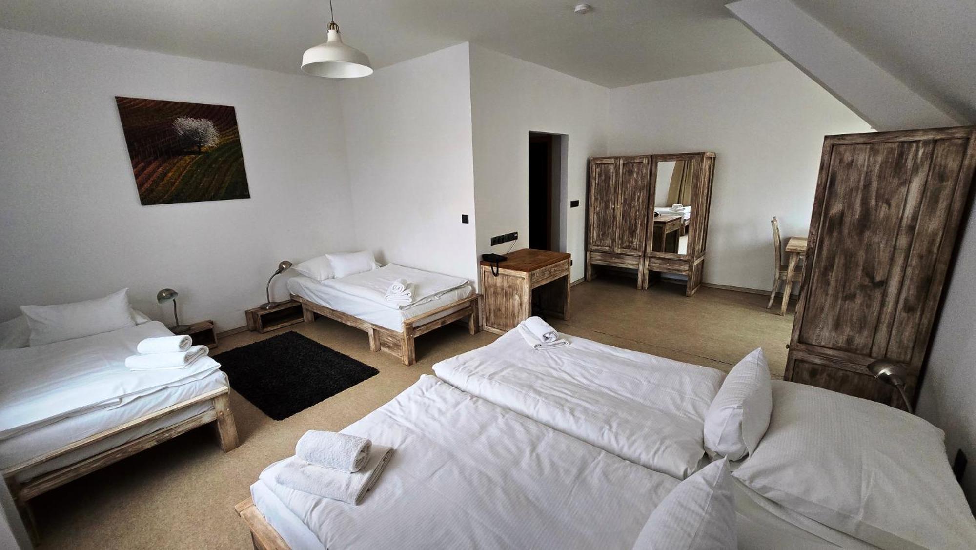 Dvůr Perlová voda Budyne nad Ohri Esterno foto