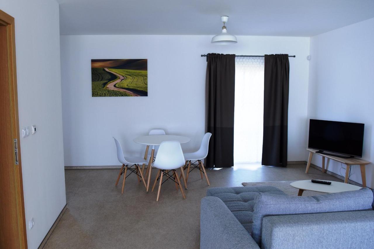 Dvůr Perlová voda Budyne nad Ohri Esterno foto