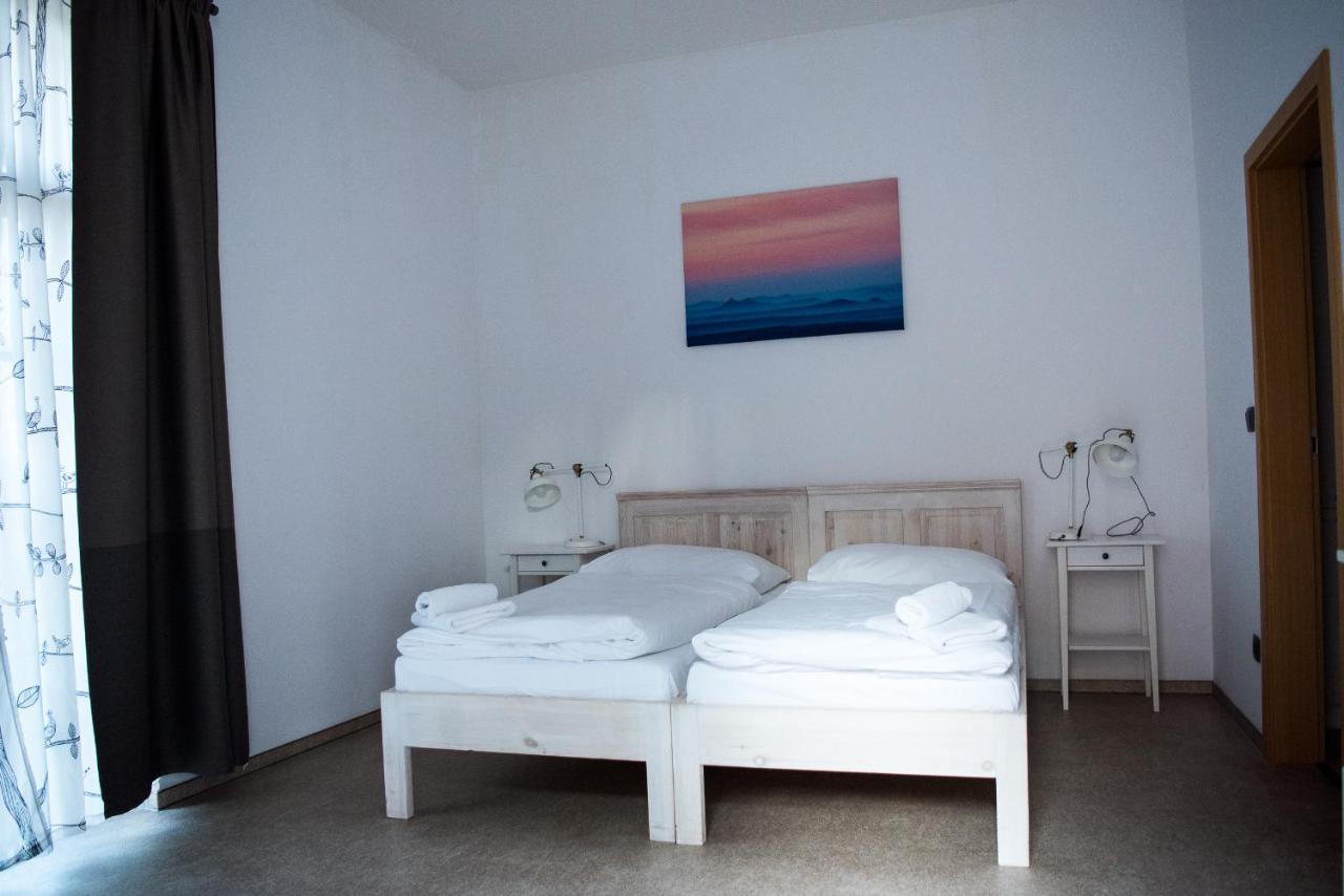 Dvůr Perlová voda Budyne nad Ohri Esterno foto