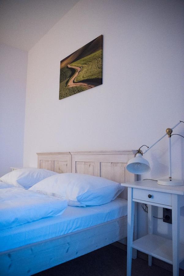 Dvůr Perlová voda Budyne nad Ohri Esterno foto