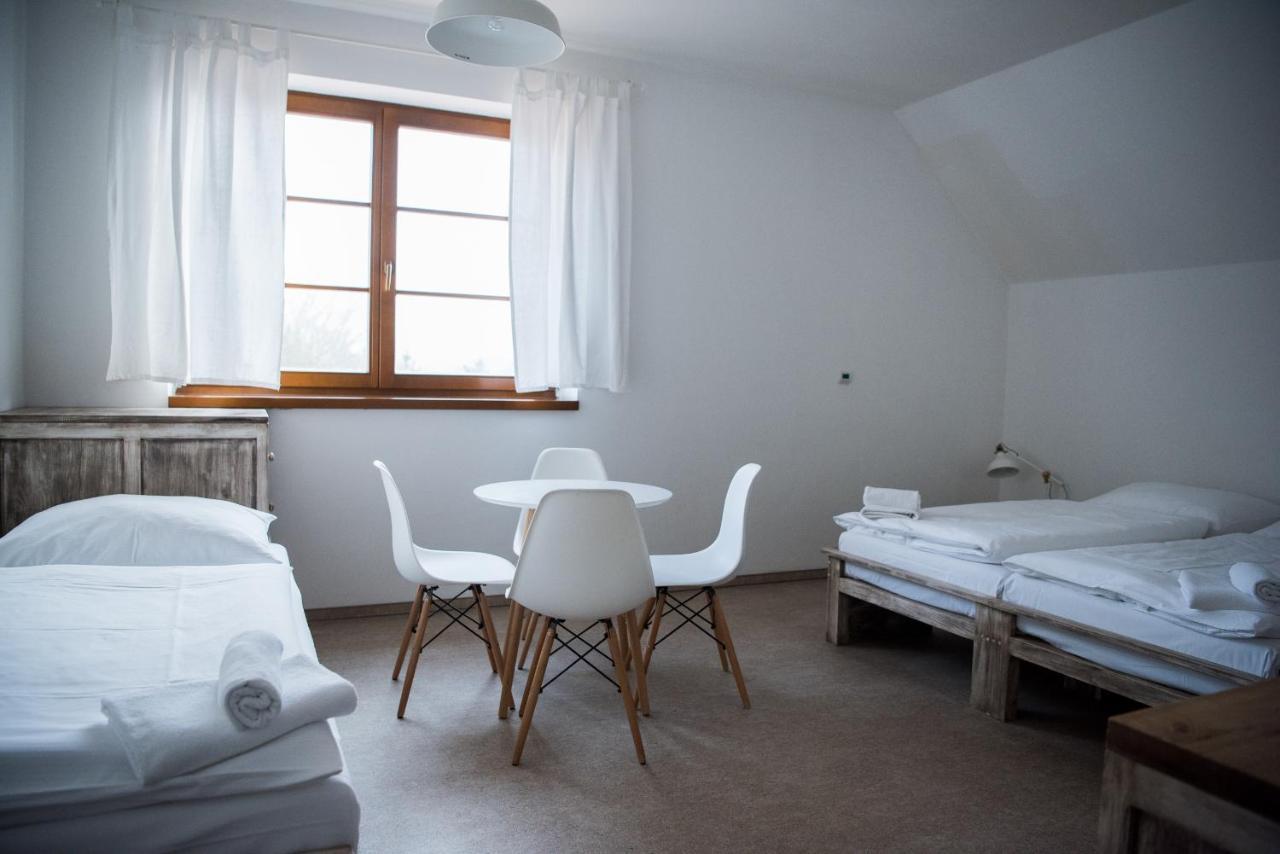 Dvůr Perlová voda Budyne nad Ohri Esterno foto